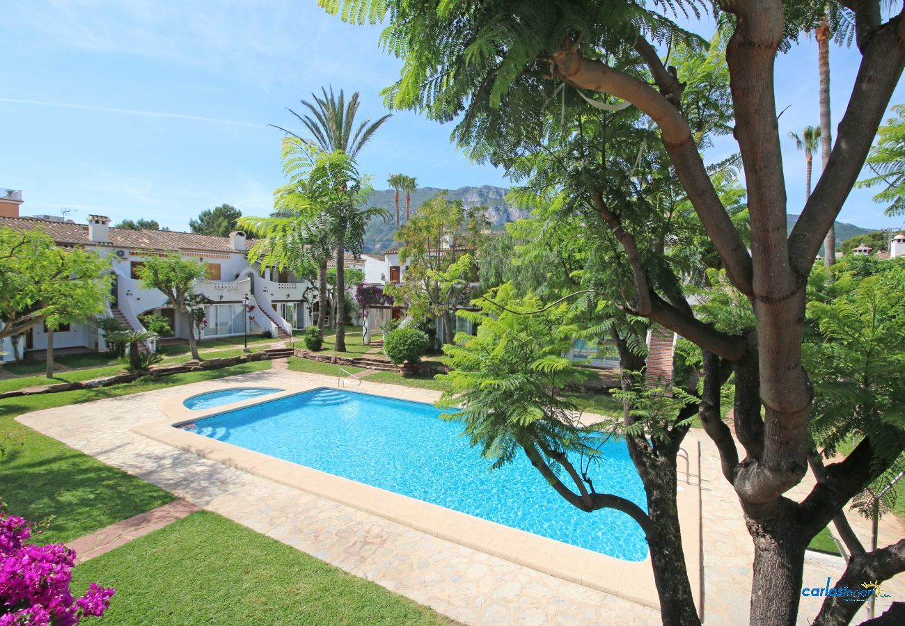 Wohnung am Strand mit Pool Doppelhaushälfte in Denia - Residencial Tropicana